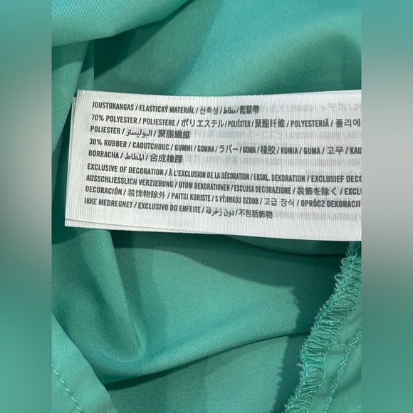 Hollister Green Smocked Romper Cutout Back Strappy Size S Summer Boardwalk - Picture 11 of 12